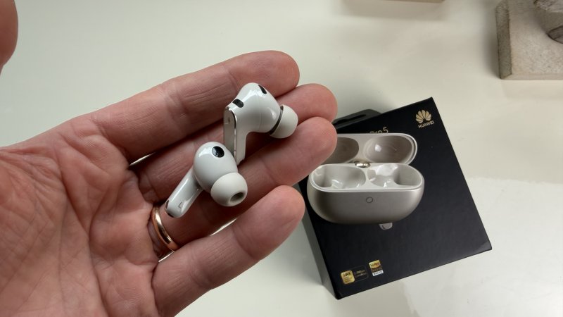 Gli Huawei Freebuds Pro 5 hanno un design molto piacevole