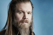 La prima foto della serie di God of War è stata molto criticata, interviene Ryan Hurst