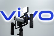 vivo X300 Ultra debutta al MWC 2026 con teleobiettivo ZEISS da 400 mm