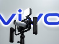 vivo X300 Ultra debutta al MWC 2026 con teleobiettivo ZEISS da 400 mm