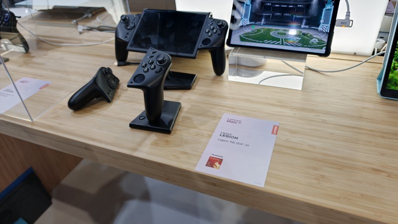 I controller si possono attaccare al modulo centrale per diventare mouse da sparatutto