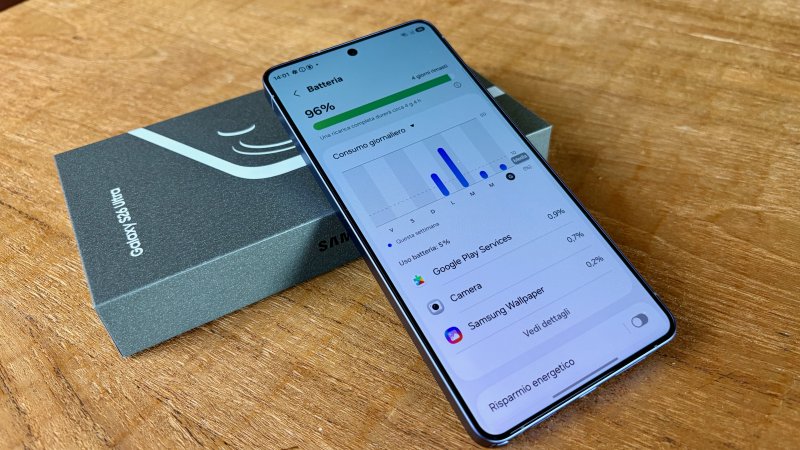 Samsung Galaxy S26 Ultra vanta un'autonomia migliorata nonostante la batteria sia la stessa di S25