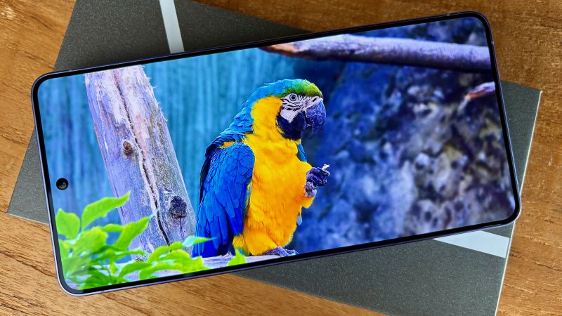 Pur senza grandi modifiche, il display di Samsung Galaxy S26 Ultra rimane di qualità superiore