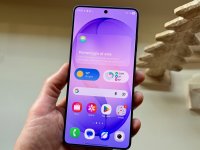 Samsung Galaxy S27 potrebbe non usare display OLED Samsung perché costano troppo