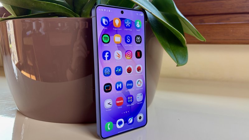 Samsung Galaxy S26 Ultra è più sottile e leggero del precedente modello