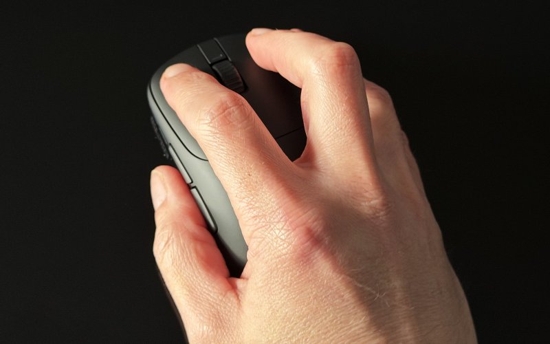 Sony INZONE Mouse-A impugnato