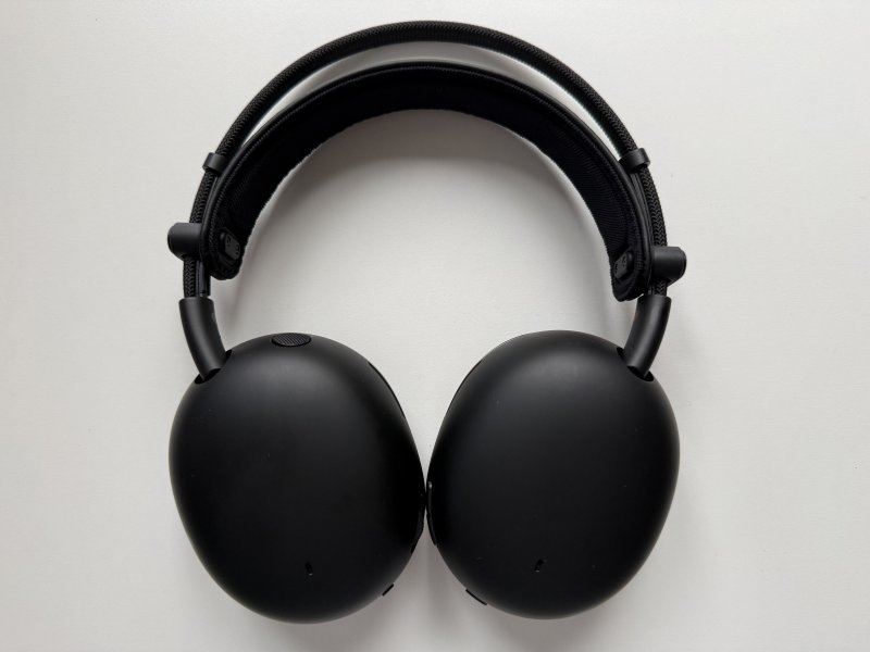 Le Sony INZONE H9 II hanno un design molto pulito e minimale, senza particolare elementi vistosi