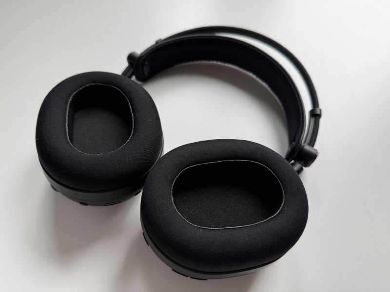 I padiglioni delle Sony INZONE H9 II hanno un rivestimento interno in similpelle per favorire l'isolamento passivo