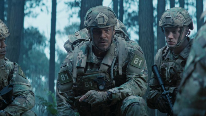 In War Machine, 81 è alla guida di un gruppo di Ranger ma lo scontro chiave con la macchina aliena è una faccenda solitaria