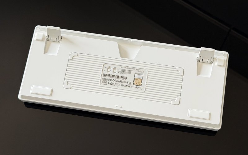 Il fondo della MSI Forge GK600 TKL Wireless