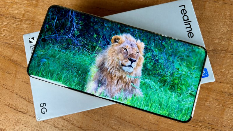 Il pannello di Realme 16 Pro+ è di ottima qualità