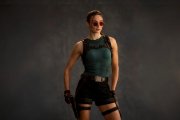 Sophie Turner nei panni di Lara Croft in azione in un video dalla serie TV di Tomb Raider