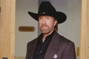 Chuck Norris è morto, stroncato da un malore: aveva 86 anni