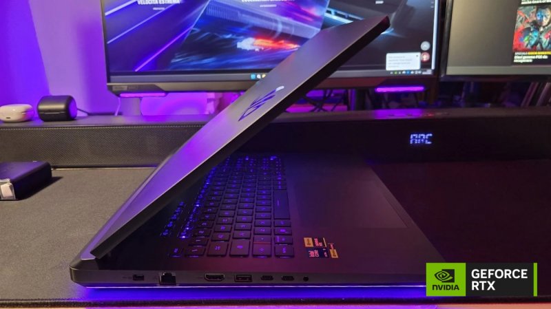 ROG Strix SCAR 18 porta in dote un display ROG Nebula HDR con tecnologia Mini-LED