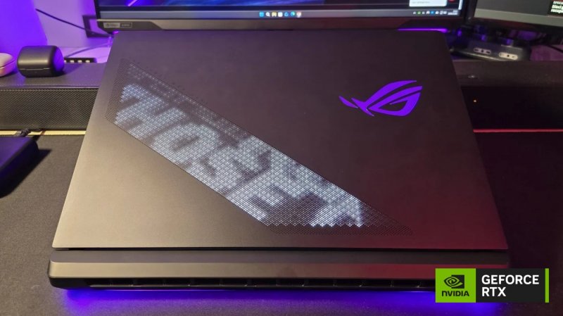Il sistema di raffreddamento ROG Intelligent Cooling permette al laptop di mantenere prestazioni costanti nelle sessioni più lunghe