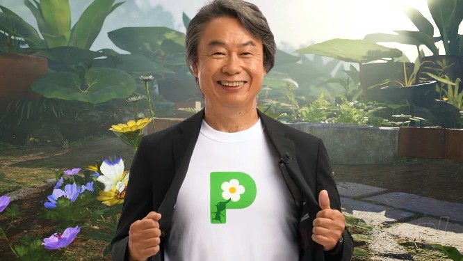 Shigeru Miyamoto con la maglia dei Pikmin