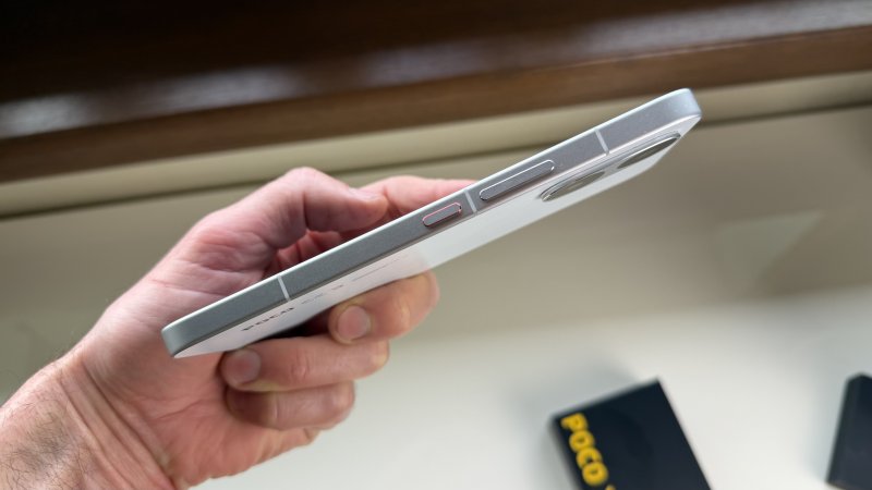 I tasti sono quelli essenziali, senza aggiunte legate a funzioni extra