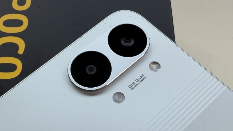 Le fotocamere sono solo due, wide e ultrawide