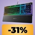 La tastiera da gaming SteelSeries Apex 3 con illuminazione RGB, poggiapolsi magnetico e layout italiano è in sconto su Amazon