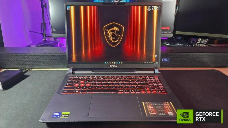 Vector 16 HX AI è equipaggiato con processore Intel Core Ultra 9 275 HX e GPU NVIDIA GeForce RTX 5080 Laptop