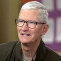 Apple, Tim Cook lascia il ruolo di CEO: lo sostituirà John Ternus