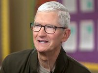 Apple, Tim Cook lascia il ruolo di CEO: lo sostituirà John Ternus
