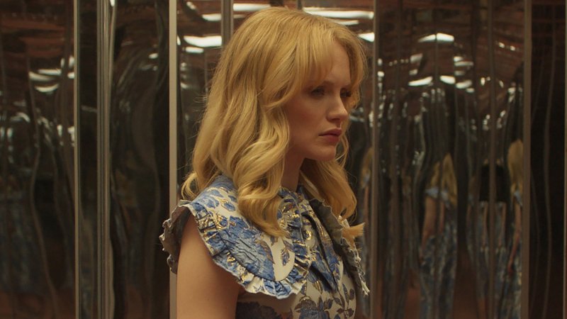 Emma Laird in una scena di Mint