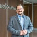 Il CEO di Qualcomm vola in Corea per assicurarsi i chip a 2nm di Samsung e la memoria LPDDR da SK Hynix