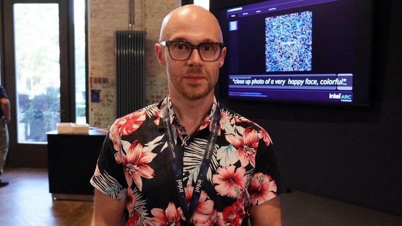 Robert Hallock, Intel