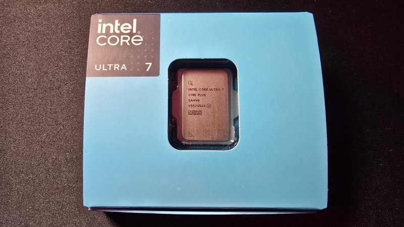 Intel Core Ultra 7 270K Plus non rappresenta una rivoluzione dell'architettura ma piuttosto un potenziamento di Arrow Lake