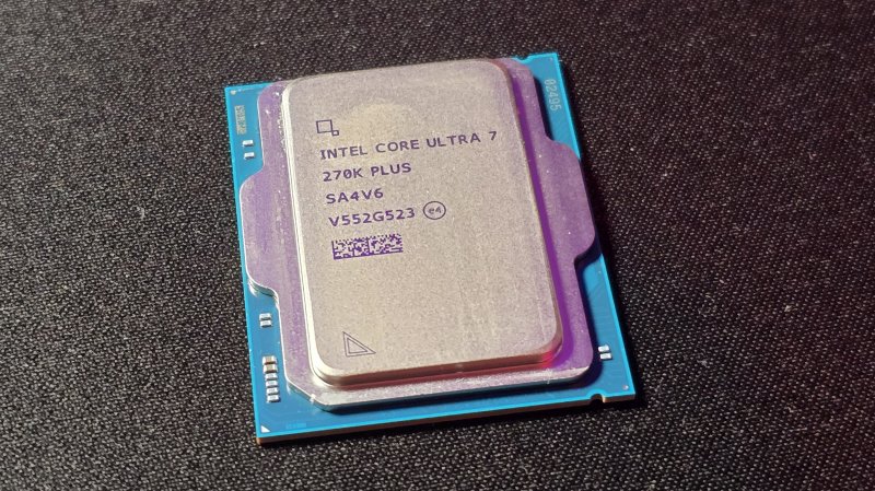Intel Core Ultra 7 270K Plus aumenta il numero di E-core che passano da 12 a 16 rispetto a Intel Core Ultra 7 265K