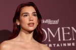 Dua Lipa denuncia Samsung: chiesti 15 milioni di dollari per l’uso non autorizzato di una foto - Notizia