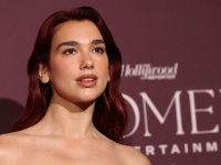Dua Lipa denuncia Samsung: chiesti 15 milioni di dollari per l’uso non autorizzato di una foto