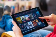 Netflix aumenta la pubblicità all'interno dell'app: gli annunci saranno presenti anche nei video verticali e nei podcast