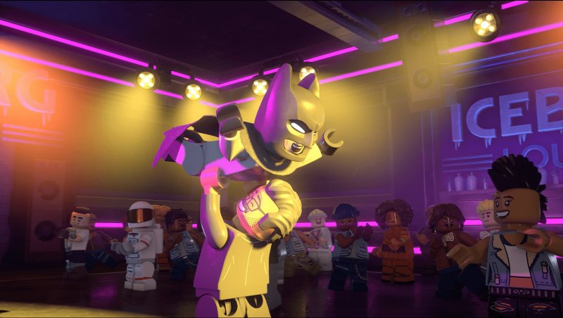 Sì, sono Batman e Gordon che replicano una famosa scena di Dirty Dancing. Dopotutto, perché no?