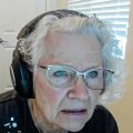 81 anni e fa streaming per aiutare il nipote a pagare le cure per il cancro: le hanno inviato la SWAT a casa