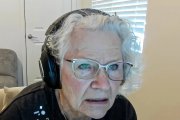 81 anni e fa streaming per aiutare il nipote a pagare le cure per il cancro: le hanno inviato la SWAT a casa