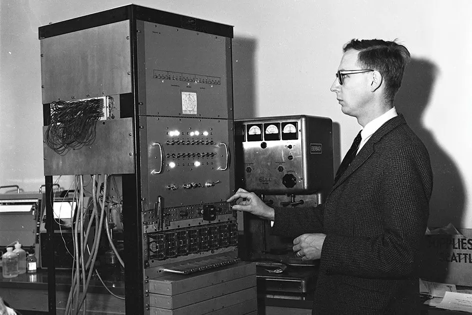Il duetto del 1966 tra un violino e un computer IBM: una pagina ...