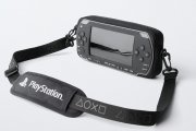 Zara ha lanciato una borsa a forma di PSP