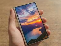 Samsung Galaxy Z Fold 8 avvistato dal vivo: le immagini svelano un design più ampio