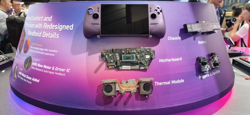 MSI Claw 8 EX AI+ fatta a pezzi