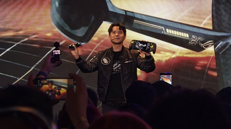Il momento dell'annuncio di ROG Xbox Ally X20 durante la presentazione di Taipei