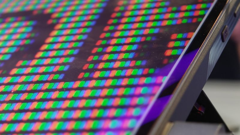 Dettaglio dei pixel del pannello WOLED Tandem prodotto da LG