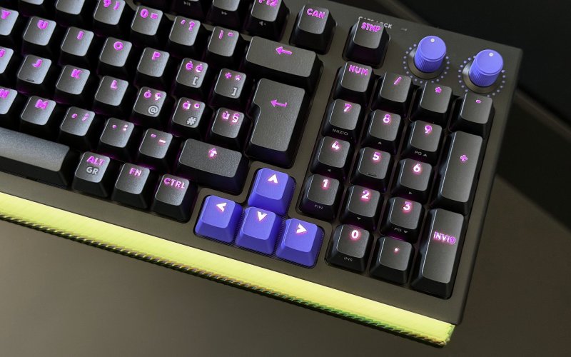 Uno sguardo al tastierino numerico della Logitech G G512 X 98
