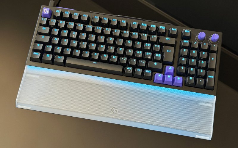 La Logitech G G512 X 98 con il suo poggiapolsi, venduto separatamente