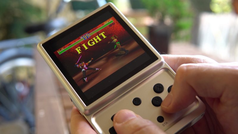 Battle Arena Toshinden su Anbernic RG Rotate