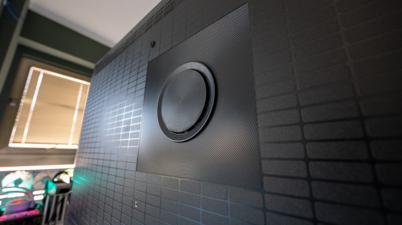 La presenza del subwoofer posteriore da 20W contribuisce a un ottimo audio
