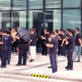 Abiti neri e mascherine negli uffici di Samsung: continua la protesta dei dipendenti coreani