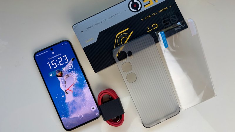 Gli accessori compresi nella confezione di Nubia Neo 5 GT