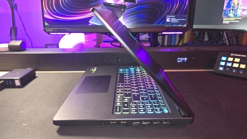 La dotazione di MSI Raider 16 HX è completa anche sotto il profilo della connettività